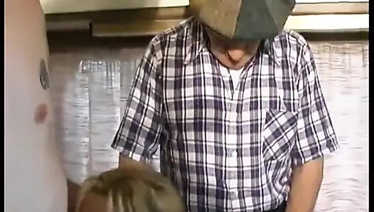 Ein alter Perverser mag es, andere anstarren, während sie ficken!