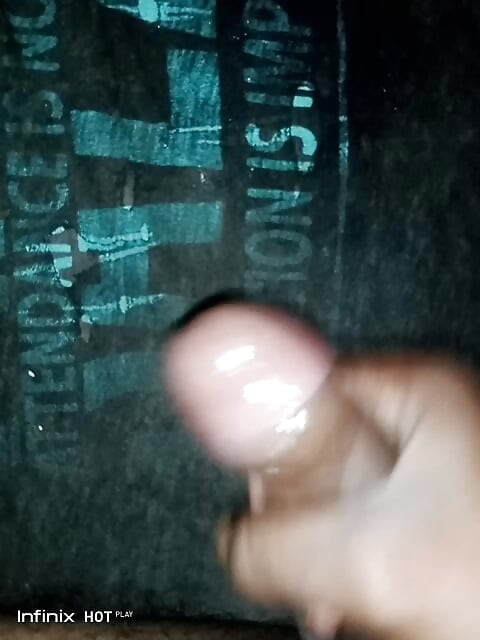 Mian Khalifa looked at the and drained the water💦