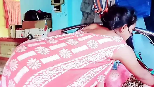 Pacar komal dudukin baju saudara iparku dan mulai berteriak, kakak ipar, kamu pengen liat kontolmu