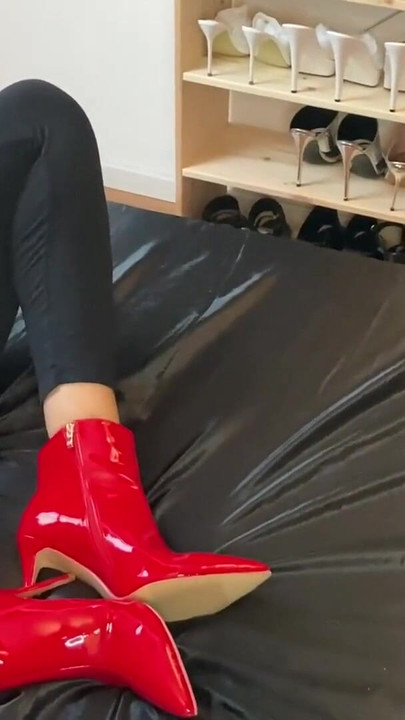 Unforgettable moment from "Leggings and red ankle boots masturbation"