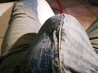 Extremo jeans salientes