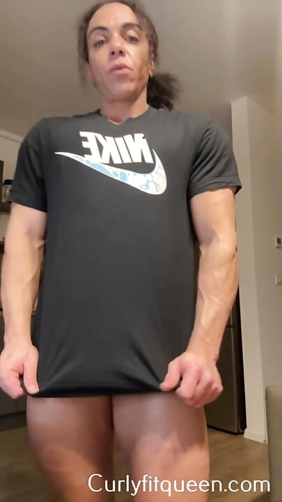 Aprított milf test puha mellekkel