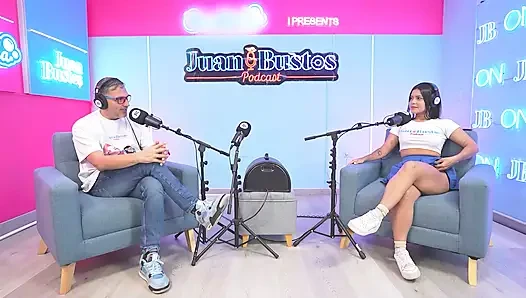 Camila Henao глубоко заглатывает: она принимает мясистый член своего бойфренда всю в глотку и в конечном итоге получает полный рот спермы