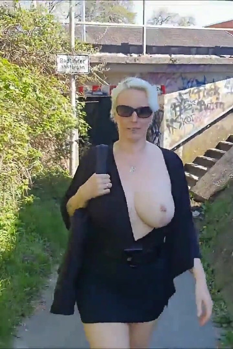 Boquete em Local Abandonado e Andando Pra Casa Com Porra