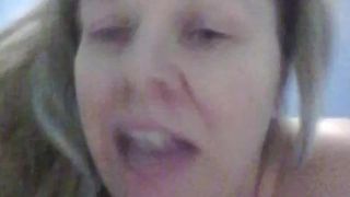 Sexyblomde sings Adele song