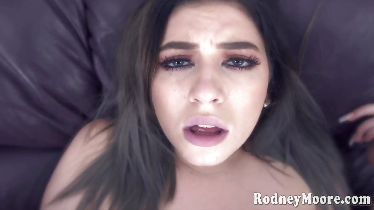 Трах в рот и киску Amilia Onyx с большими сиськами