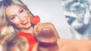 Türkische Sängerin Hadise mit Tribut