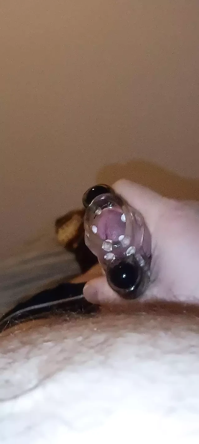 who wants to see me cum?