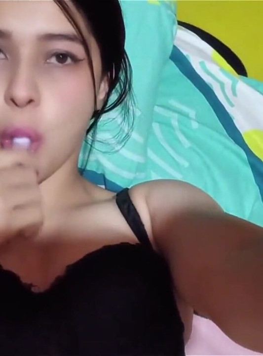 Porn Actress Yuliethgomez Shows Her Stuff (real Homemade