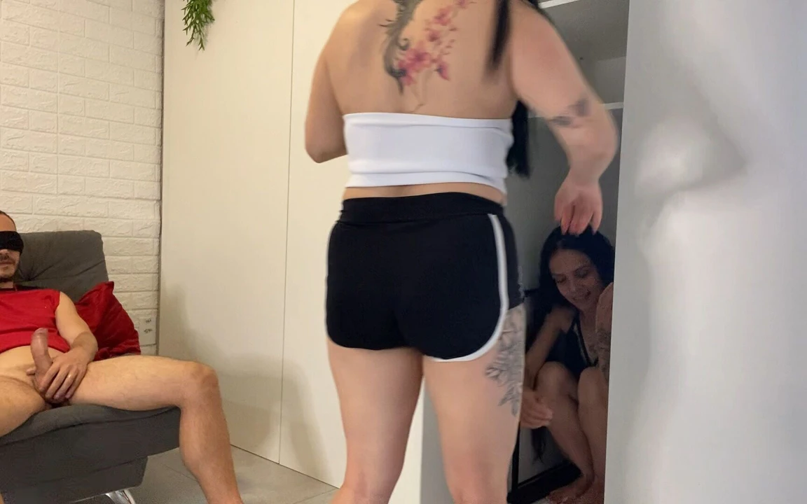 妻子把朋友藏在衣柜里, 给丈夫一个惊喜