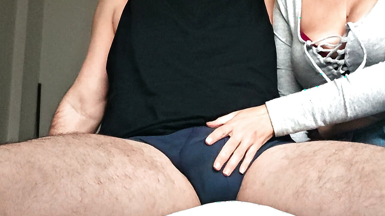 Perfect handjob with a big cock + a magnificent amateur finish