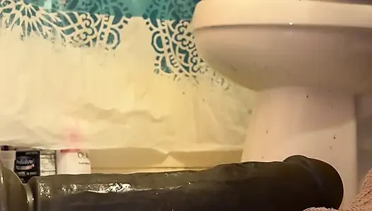 Menunggangi dildo
