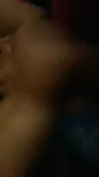 Ins zimmer kommen, unzensiert, weil es dunkel ist