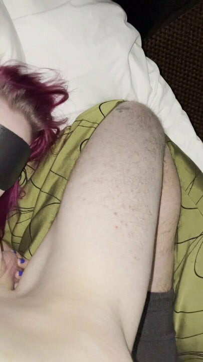 Amateur girlfriend sucks big cock