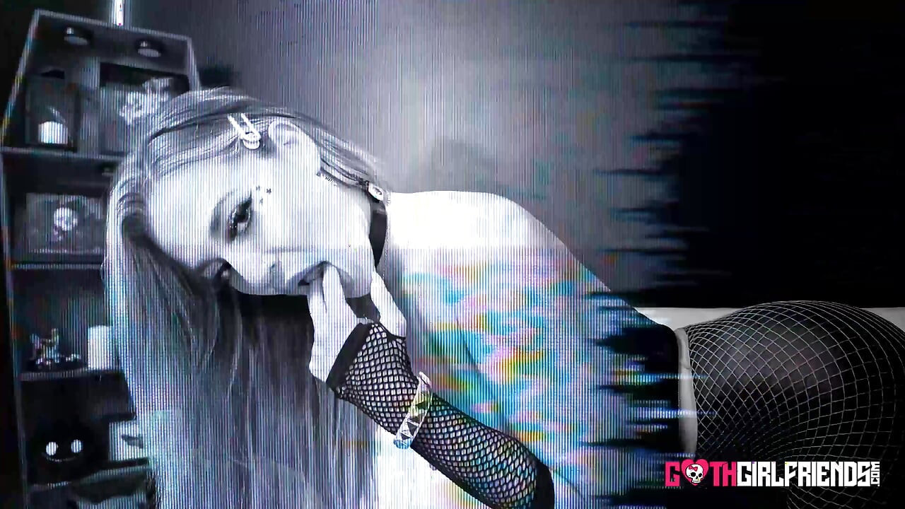 สาวผมบลอนด์สวยผมบลอนด์ครางอย่างมีความสุขขณะขี่ควย