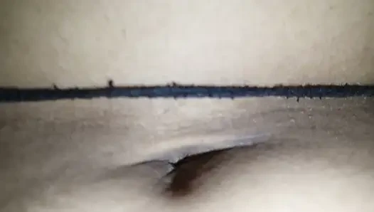 Aku merekam video memek adik tiriku waktu dia lagi ngentot malam-malam.