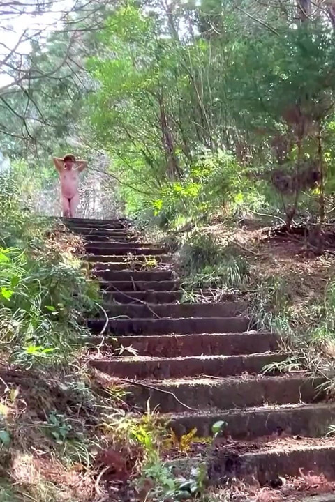 Doğada tamamen çıplak