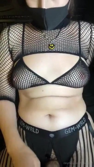 Sexy tranny holka al3xa hladí 3