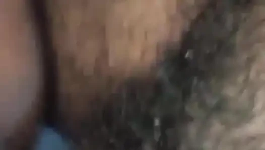 Yangzi reibt ihre Muschi an meinem Schwanz