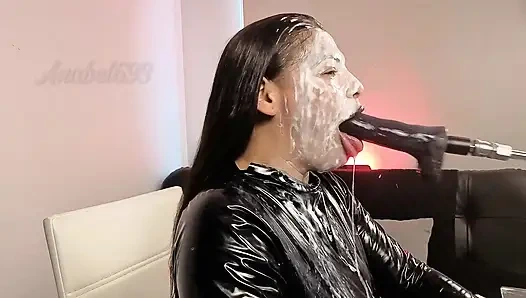 Грязная игра в крупном плане «Глубокое горло»