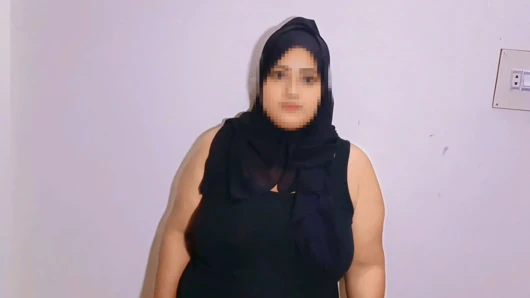 Jeder genießt das sexvideo einer frau, die einen desi hijab trägt