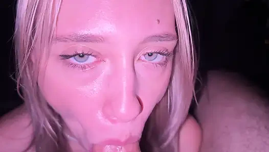 Роскошный гостиничный номер с блондинкой: минет, трах сисек