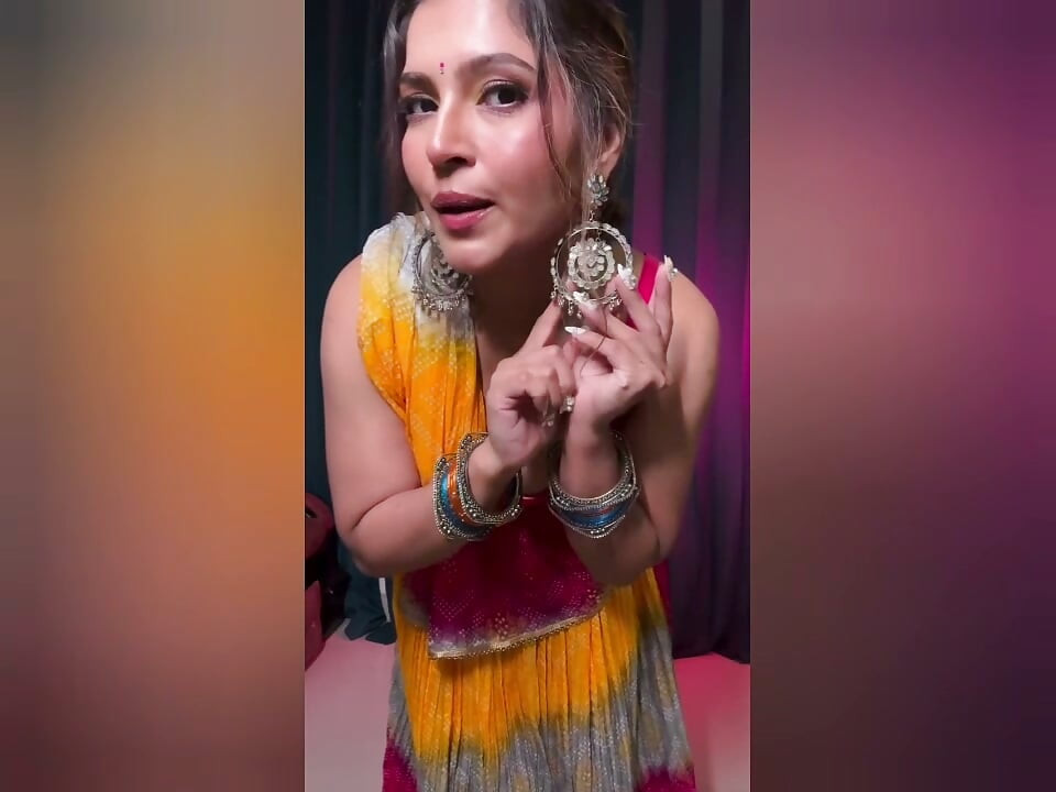 प्यारी लड़की पहली बार कुंवारीपन खो रही है। बहुत दर्दनाक हार्डकोर सेक्स। गांव की स्कूल गर्ल सेक्स। भाई भाभी सेक्स