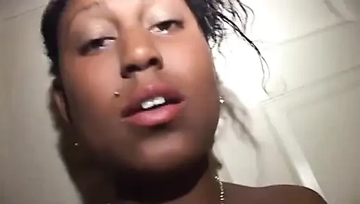 Gadis kulit hitam toket besar alami ngentot di kamar tidur... Crot di mulut