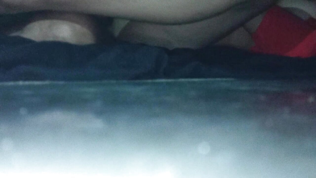 חייט פקיסטני Xxx שותה את החלב של הלקוחה בעלת החזה הגדול שלו לפני שהוא מזיין לה את התחת עם אישה חמה וברורה עם שדיים גדולים