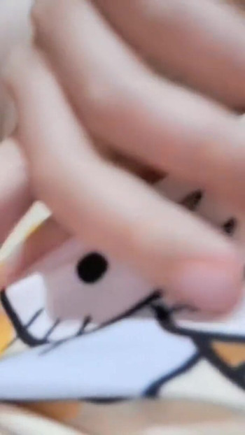 Mein stiefvater berührt meine reichen brüste | Clip 1