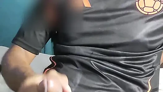 Kolombiyalı futbolcu anaconda'sıyla oynuyor