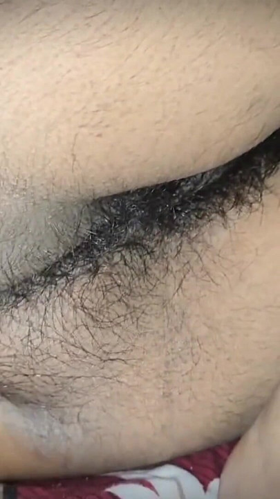 Desi-tante neukt 's nachts als ze alleen thuis is | Clip 1