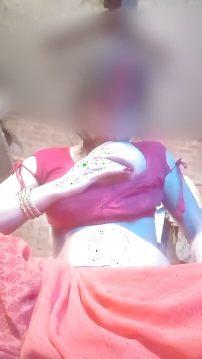 Indian homemade village bhabhi made a video while sucking her breasts with her mouth, she has nice breasts, bhabhi has a great