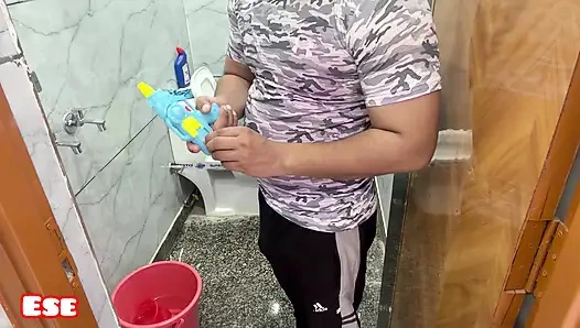 Bhabhi Ne Kaha Maang Bharne Ki Umar Mein Pichkaari Bhar raha hain….