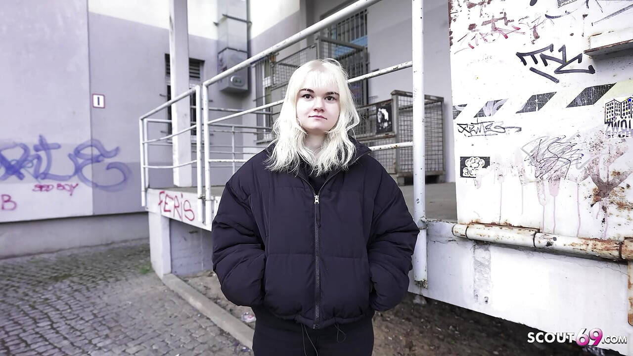 NJEMAČKI IZVIĐAČ - Malena švicarska tinejdžerka Lilly Lovemoon 18 pokupljena za pravi prvi casting seks