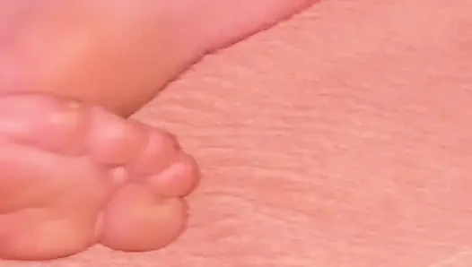 Cum on redhead stepsisters soles