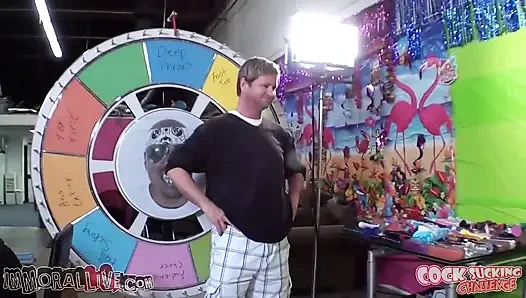 Столкновение королев глубокой глотки в челенже сосание члена!