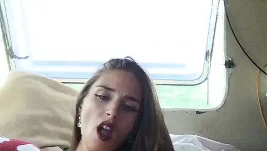 Kendimi yalnız hissediyorum, benimle oynamak ister misin?