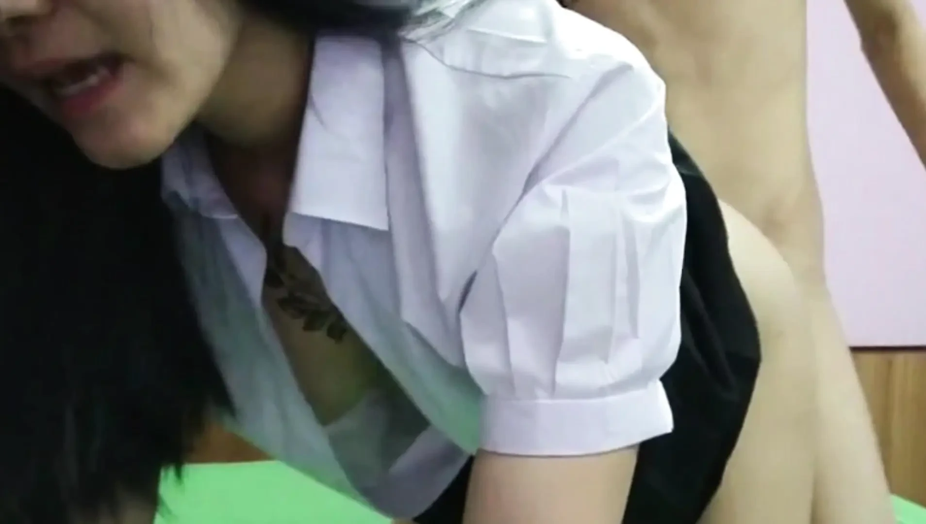 一个学生，身材好，上身如此热辣。