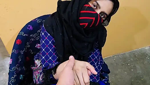 Hijab muslimische freundin kommt wieder nach hause - komm in muschi