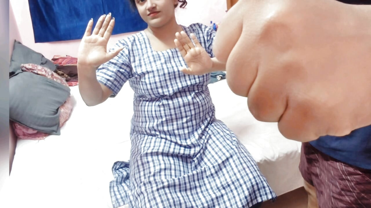 Chachu ne mujhe chut me fingering karte pakad liya, ab mai kya karu?