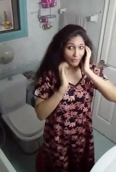 Indian milf showing her body to her bf
