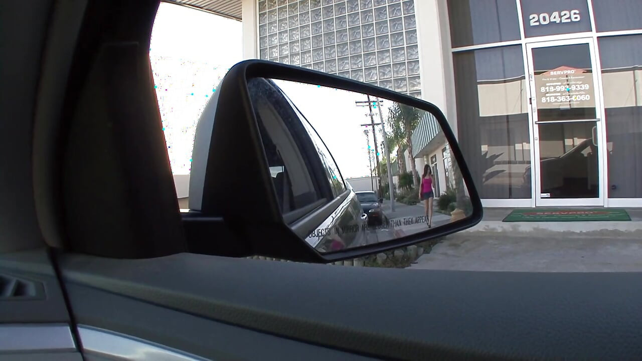 Lezzetli esmer tıraşlı amına sikiliyor ve boşalıyor