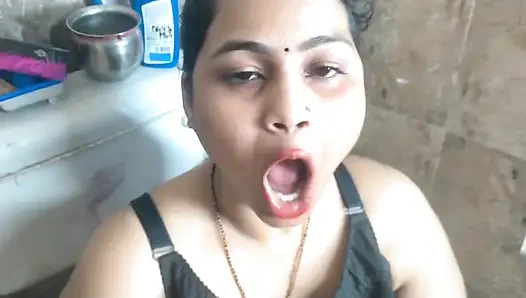 Kakak tiri ngentot adik tirinya yang toket besar di kamar mandi - becek & liar!