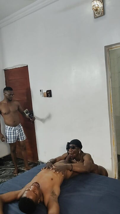 Cowok ini dientot habis-habisan sampai meringis keenakan