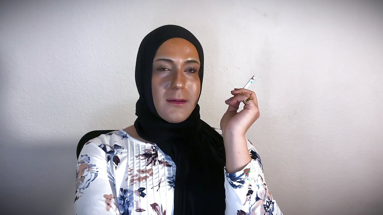 Shemale Smoking 2