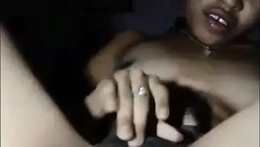 Seksi zenci gasy büyük bir yarakla eğleniyor
