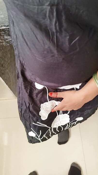 インドの恥ずかしがり屋のバービーが大家に激しく犯される