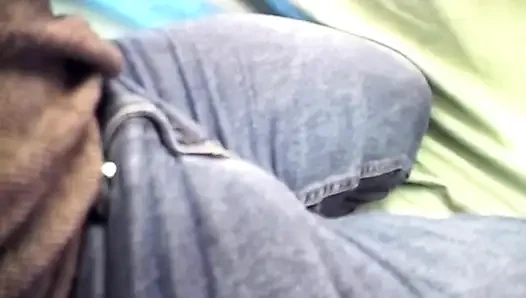 Blonde amateurin schiebt dicke gurke tief in sie hinein