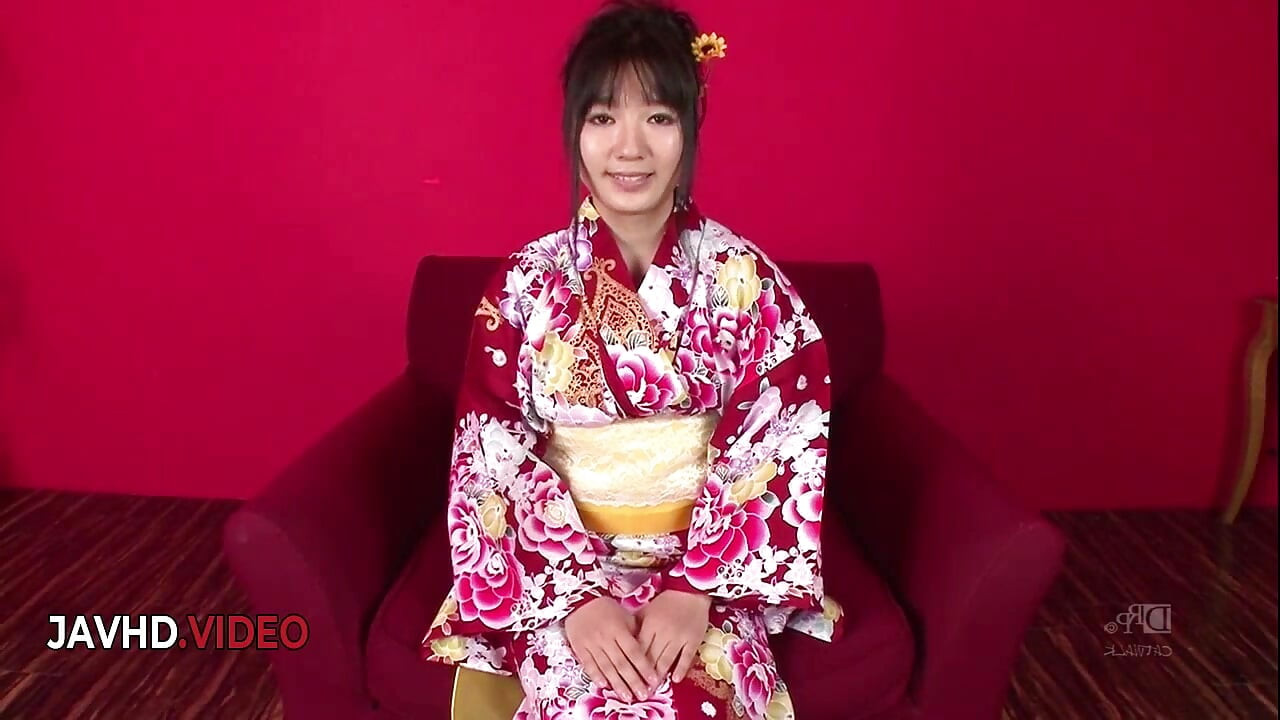 치하루의 관능적인 기모노 입이 아시아 쓰리섬으로 이어진다
